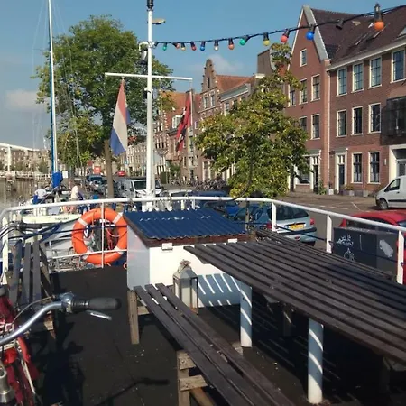 Botel City Tripper *